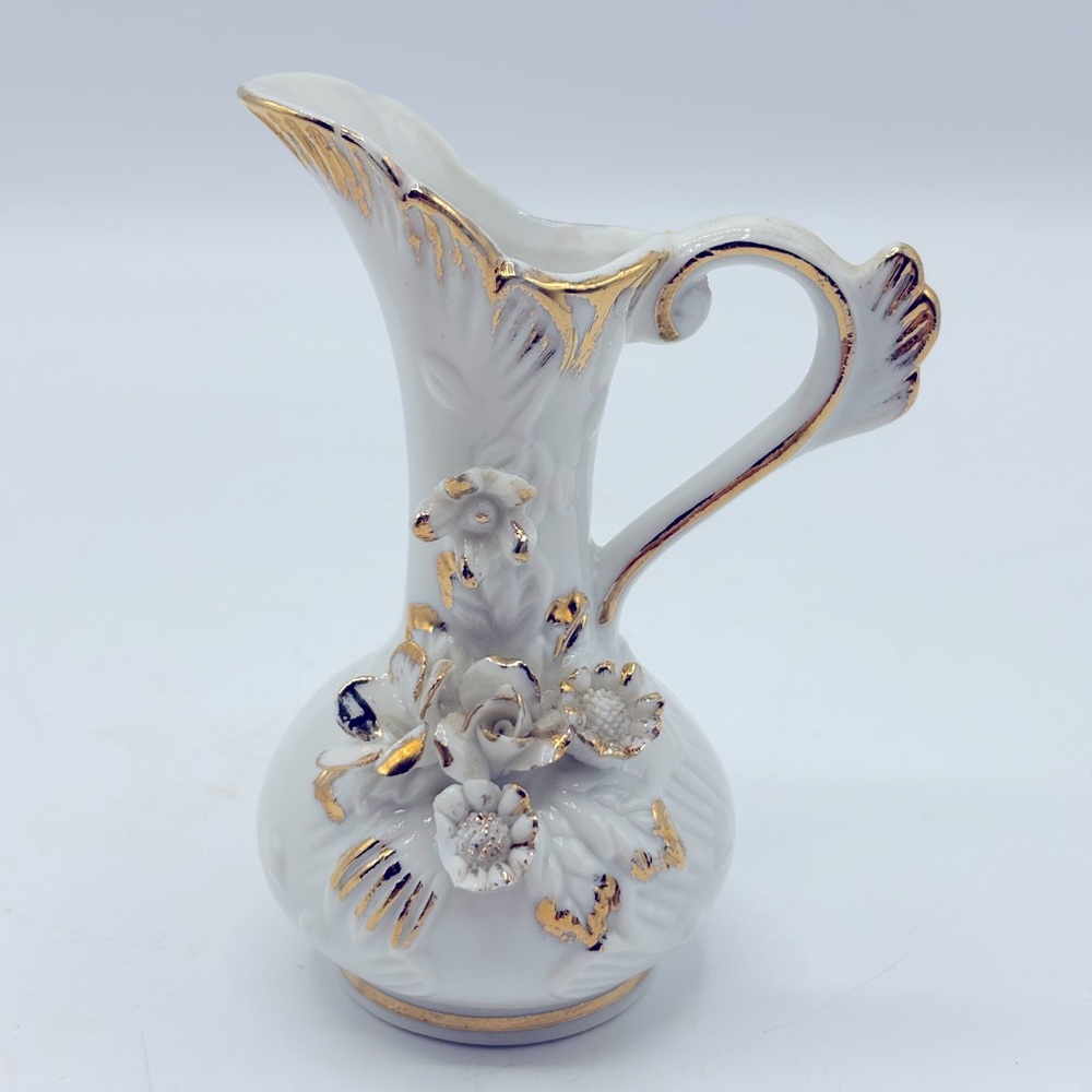 VTG mini Sophia Ann Elegant White and Gold Floral Pitcher/ vase . 4 1/4" T - Picture 7 of 9